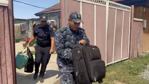 В области Абай мужчину осудили на 3 года за распространение интимных фотографий
